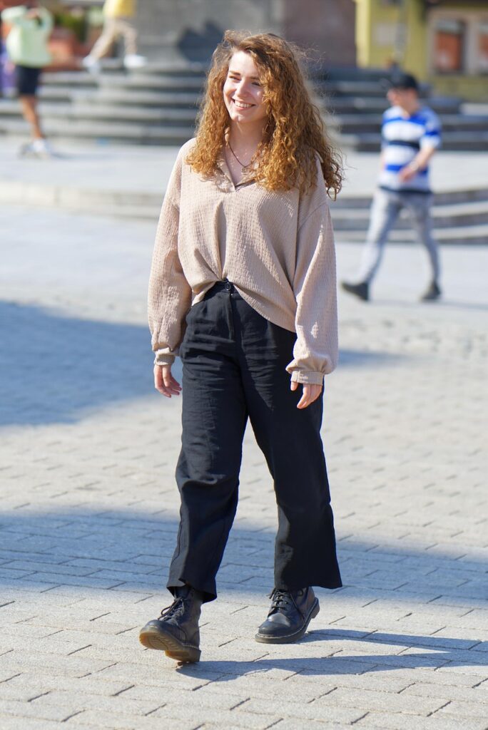 Popular streetwear accessories including caps, crossbody bags, chains, and sunglasses.