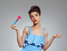 Top 90s makeup trends that defined the 1990s beauty era