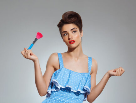 Top 90s makeup trends that defined the 1990s beauty era